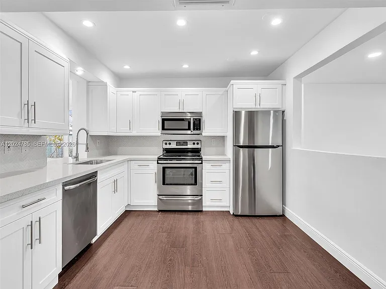 4500 SW 42nd Ter — Photo 23