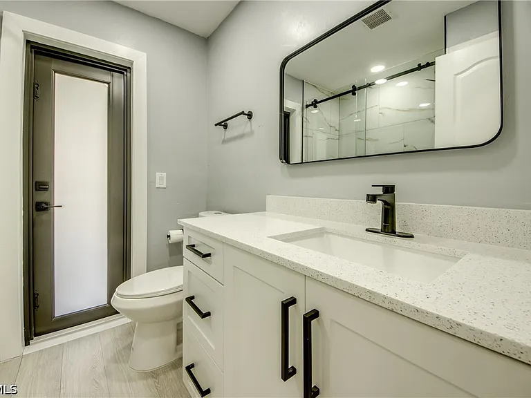 412 NE 17th Pl — Photo 16
