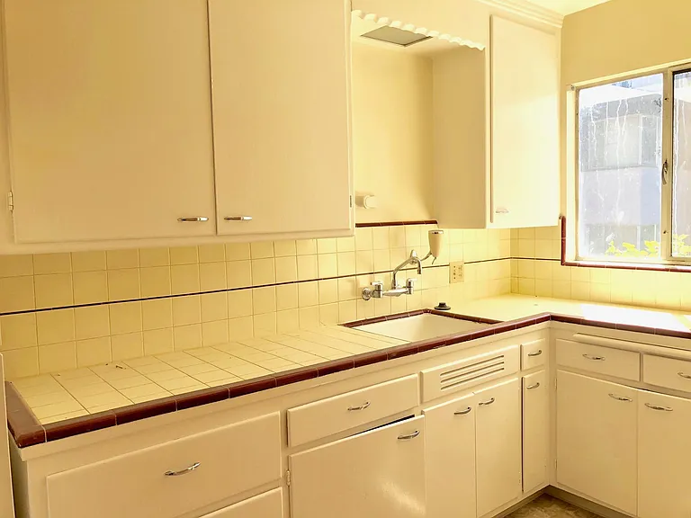 97 Vernon St #1 — Photo 9