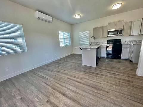 2nd image of 1401 W Sumner Ave Unit B