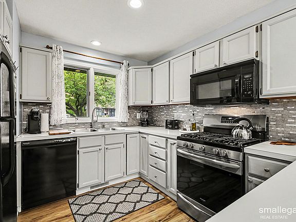 5th image of 886 Harvest Dr