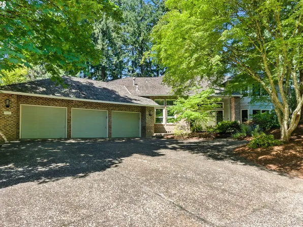 1075 Schukart Ln, Lake Oswego, OR 97034