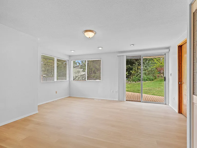 18620 Occidental Ave S — Photo 21