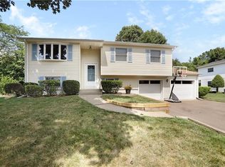 33 Heather Rd, Hamden, CT 06518