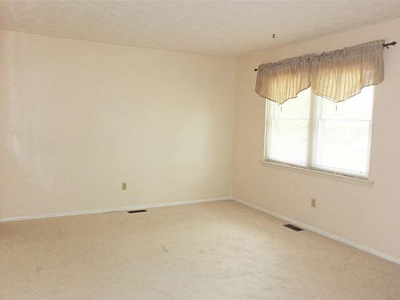 4th image of 3578 River Park Dr