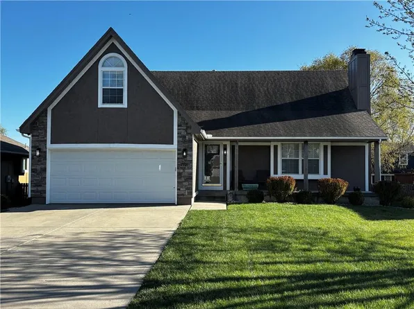 2721 SE 2nd St, Lees Summit, MO 64063