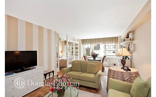 Sold by Douglas Elliman | media 10