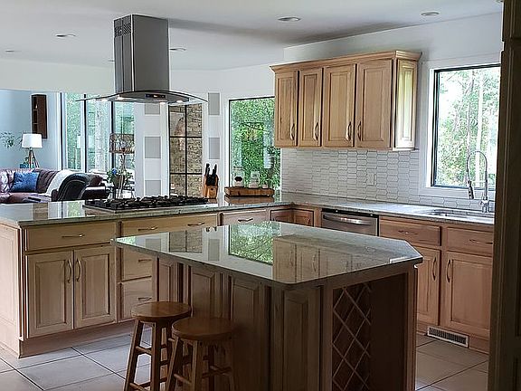 4th image of 106 Riverbank Ct
