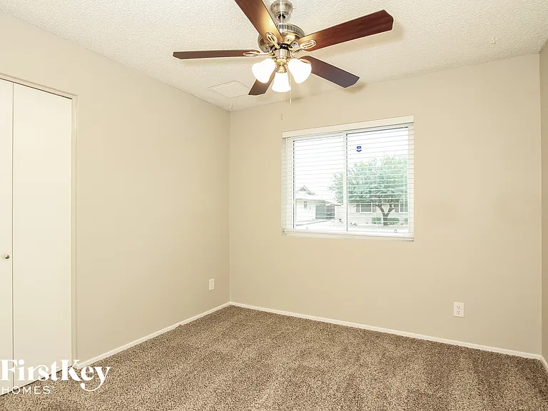 11202 N 38th Ave — Photo 10