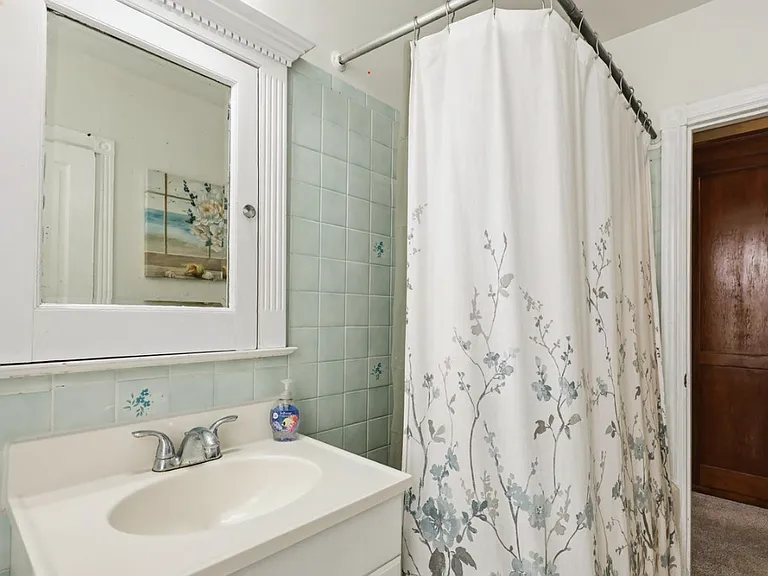 1423 Locust St — Photo 11