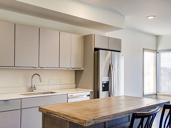 3rd image of 400 Herron Dr #103
