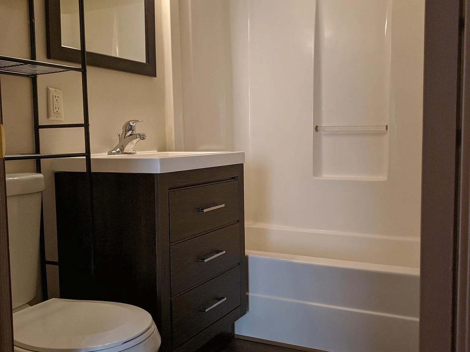2 bed, 900 sqft, $990 — Photo 4