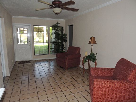 4th image of 1800 N Texas Blvd