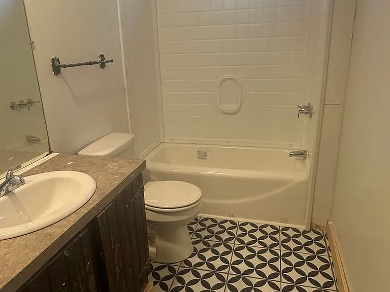 450 Harmon Ln — Photo 13