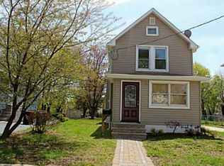 48 Hickory St, Metuchen, NJ 08840