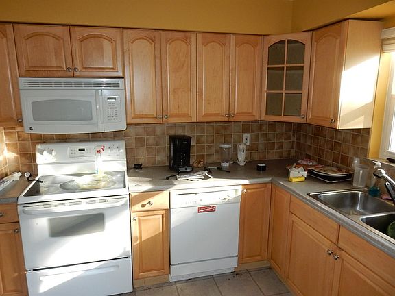 3rd image of 1369 Teakwood Ave