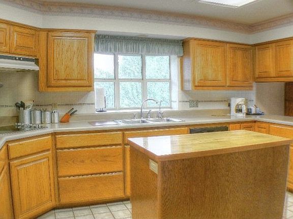3rd image of 204 Riverhill Blvd