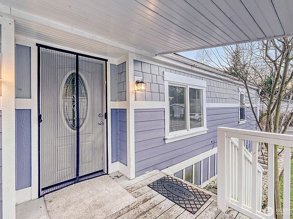 4th image of 20227 80th Avenue NE #29