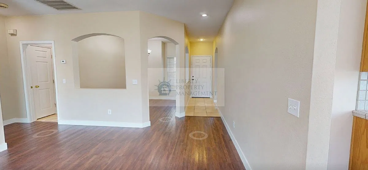 3 bed, 1411 sqft, $2,500 — Photo 2