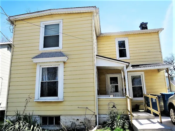 92 Logan Ave, Dixon, IL 61021