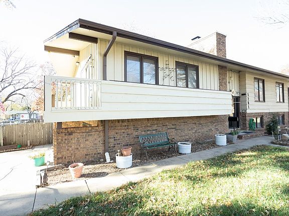 4th image of 1201 N Armstrong Ave