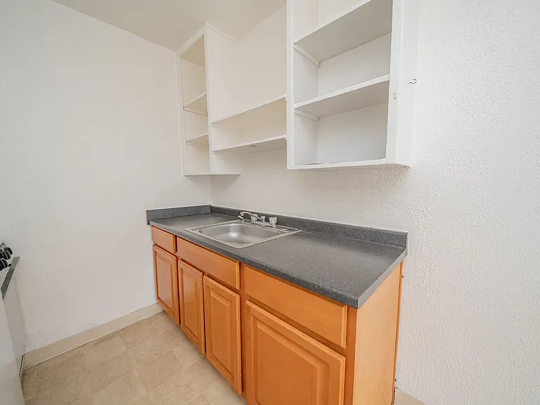 3267 Hollis St — Photo 8