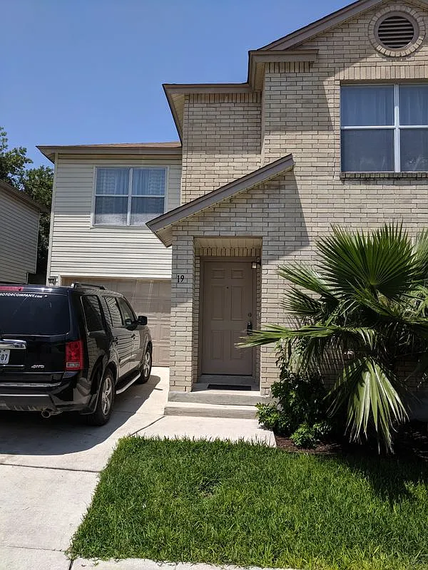 4 bed, 2.5 bath, 1650 sqft, $1,649 — Photo 2