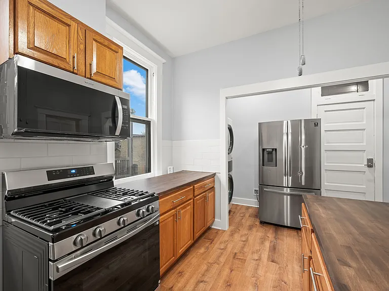 2120 W Race Ave — Photo 2