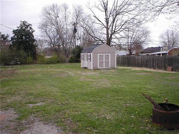 3rd image of 510 Carman Ave