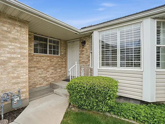 512 E 90 N — exterior photo