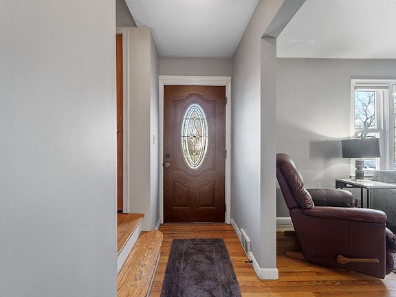 3rd image of 51 Kendall Ave