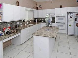 8840 SW 8th St, Plantation, FL 33324