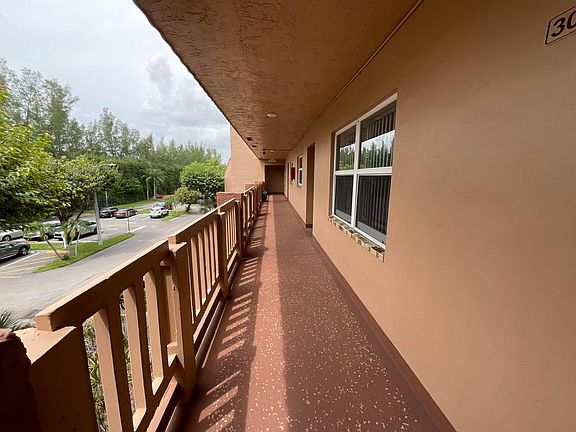 5th image of 9861 Sunrise Lakes Boulevard #305
