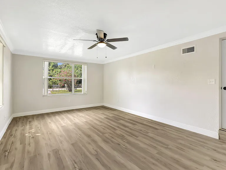 3701 Avenue S — Photo 8