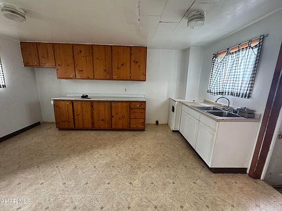 5th image of 108 N Church St