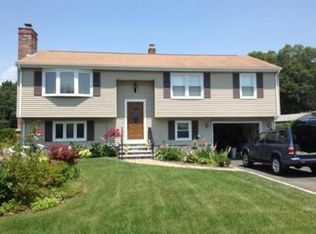 15 Hickory Cir, Swansea, MA 02777