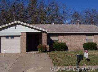 18111 E 2nd St S, Tulsa, OK 74108