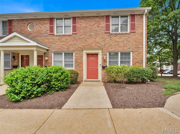 9049 W Swan Cir, Saint Louis, MO 63144