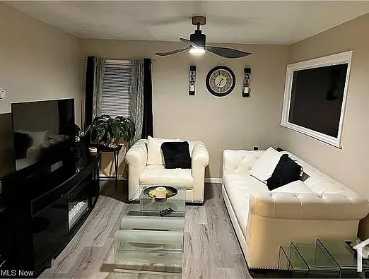 4 bed, 1311 sqft, $1,943 — Photo 2