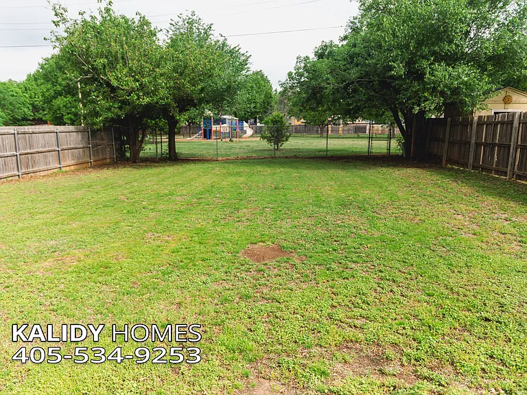 221 W Wayne St — Photo 15