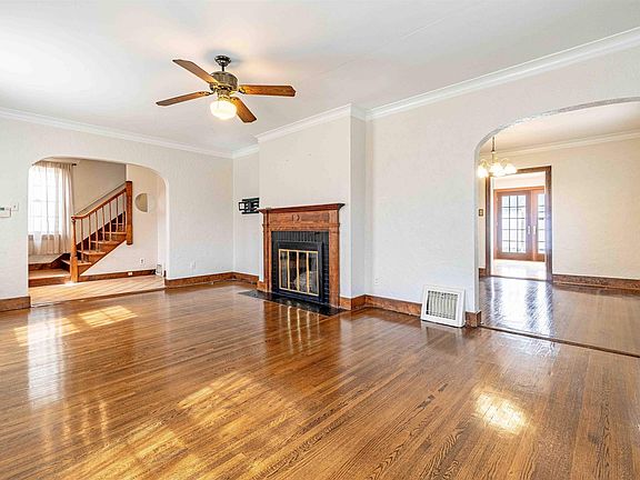 5th image of 601 W Corrington Ave
