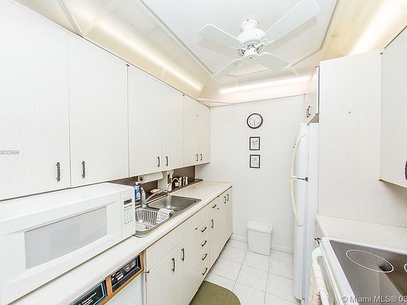 5th image of 1026 Harwood #D-1026