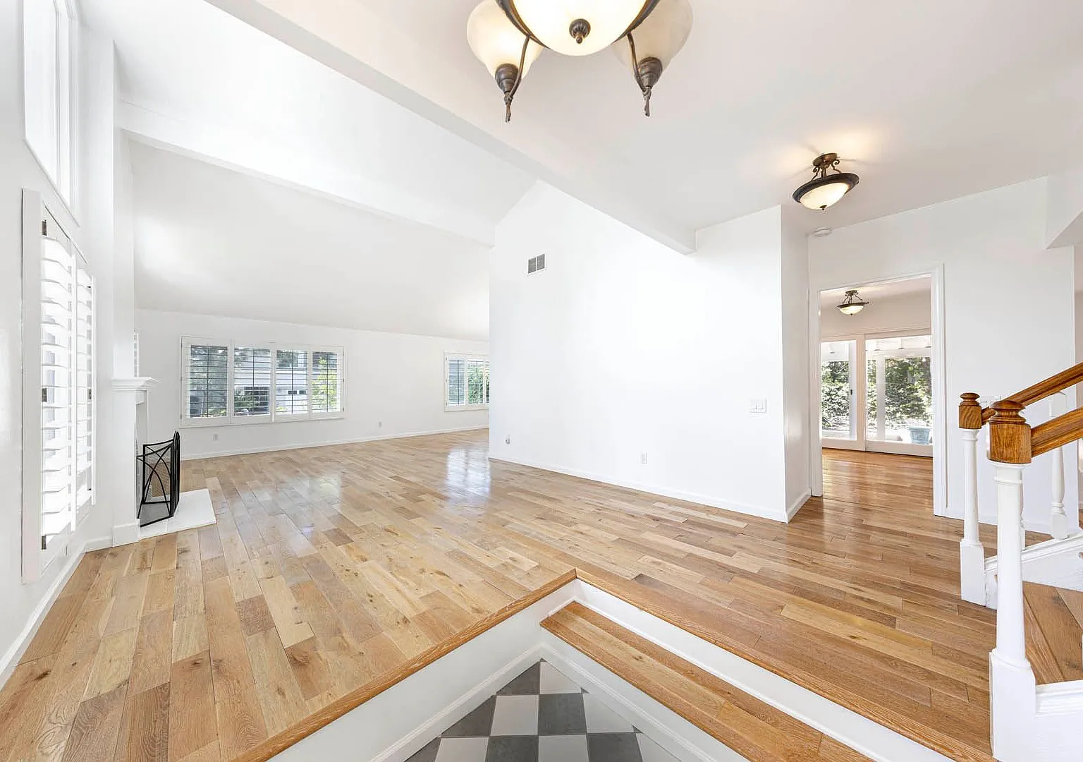 Charming Corner Lot Home on Oversized 10,000 Sq Ft Lot — Photo 4