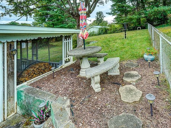 3rd image of 1305 Clearview Dr