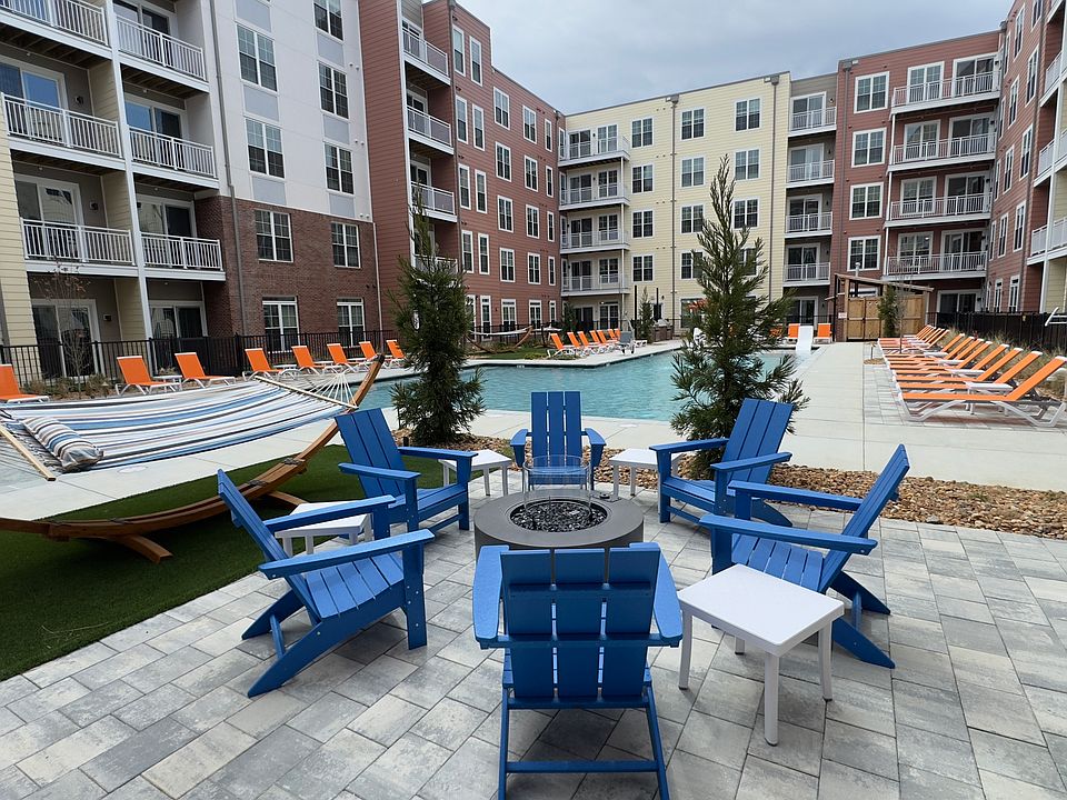 Triton's Oasis: Poolside Courtyard Retreat