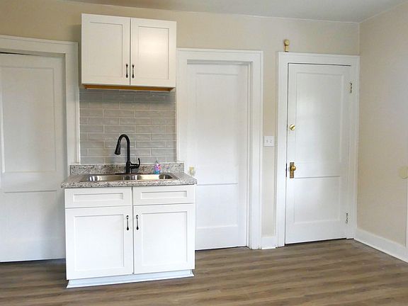 3rd image of 1572 Hamilton Ave NW