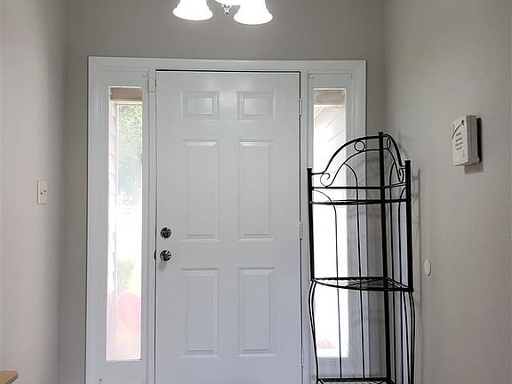 3rd image of 621 Dye St
