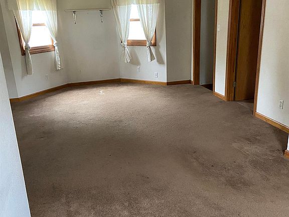 5th image of 566 S Jefferson St