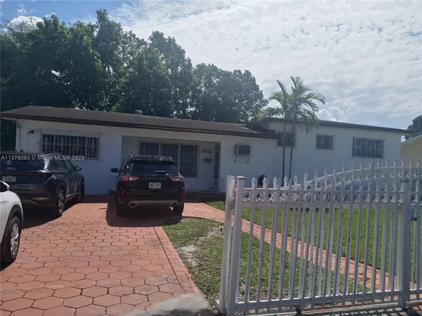 19215 NW 10th Pl, Miami Gardens, FL 33169
