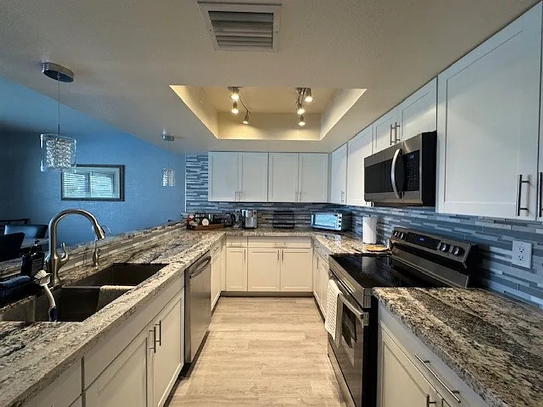 1800 Clubhouse Dr #28 — Photo 10